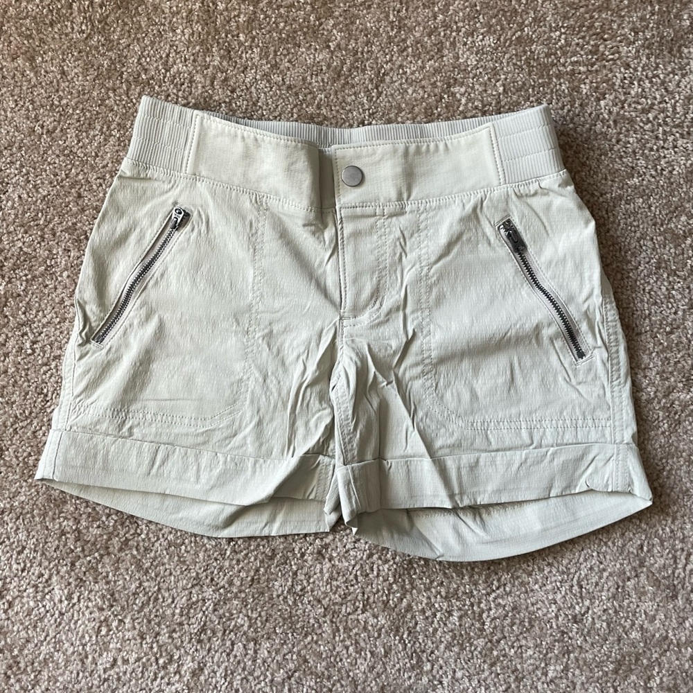 Athleta Trekkie Hiking Shorts Tan